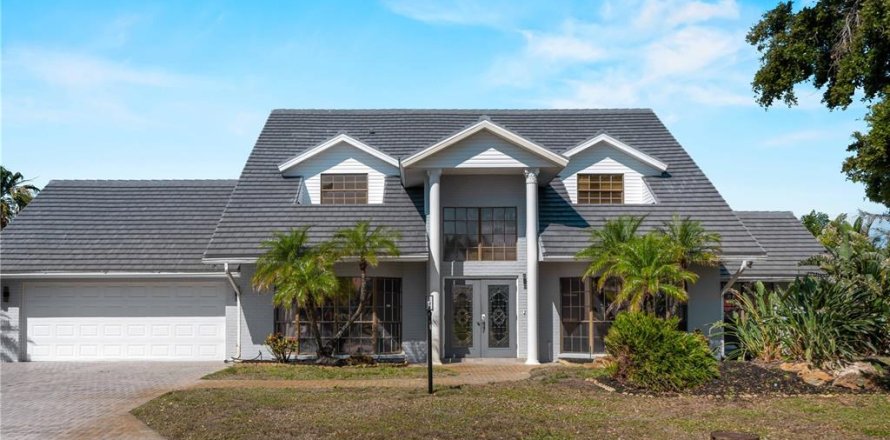 House in Englewood, Florida 4 bedrooms, 358.14 sq.m. № 1655776