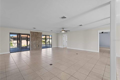 House in Englewood, Florida 4 bedrooms, 358.14 sq.m. № 1655776 - photo 16