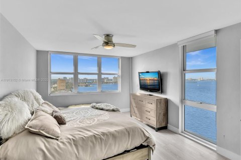 Купить кондоминиум в Норт-Бей-Виллидж, Флорида 2 спальни, 125.98м2, № 1969324 - фото 27