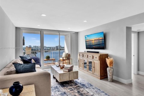 Купить кондоминиум в Норт-Бей-Виллидж, Флорида 2 спальни, 125.98м2, № 1969324 - фото 10