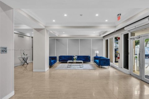 Купить кондоминиум в Норт-Бей-Виллидж, Флорида 2 спальни, 125.98м2, № 1969324 - фото 5