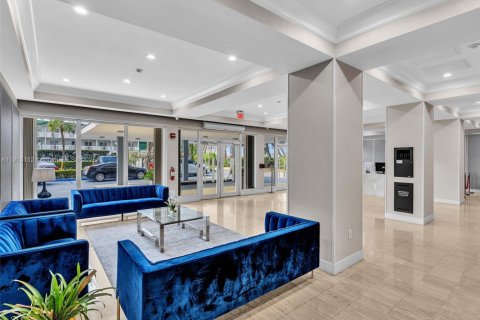 Купить кондоминиум в Норт-Бей-Виллидж, Флорида 2 спальни, 125.98м2, № 1969324 - фото 4