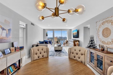 Купить кондоминиум в Норт-Бей-Виллидж, Флорида 2 спальни, 125.98м2, № 1969324 - фото 8