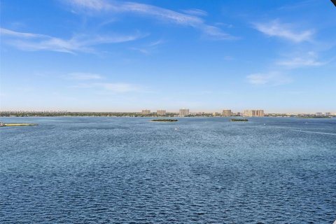 Купить кондоминиум в Норт-Бей-Виллидж, Флорида 2 спальни, 125.98м2, № 1969324 - фото 22