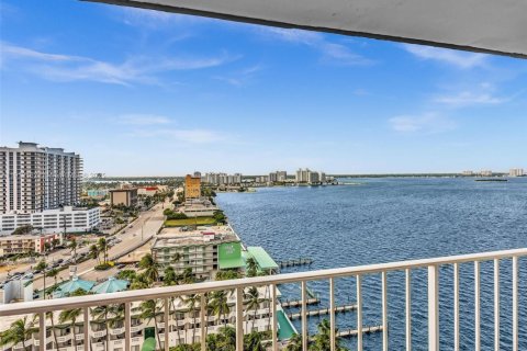 Купить кондоминиум в Норт-Бей-Виллидж, Флорида 2 спальни, 125.98м2, № 1969324 - фото 21