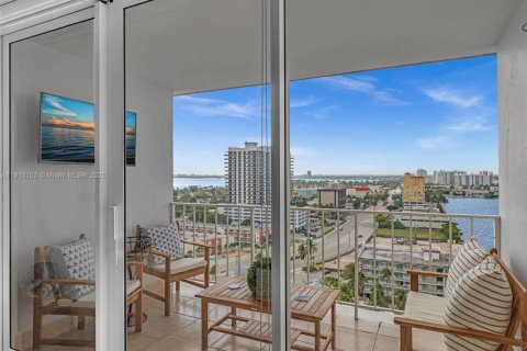 Купить кондоминиум в Норт-Бей-Виллидж, Флорида 2 спальни, 125.98м2, № 1969324 - фото 16