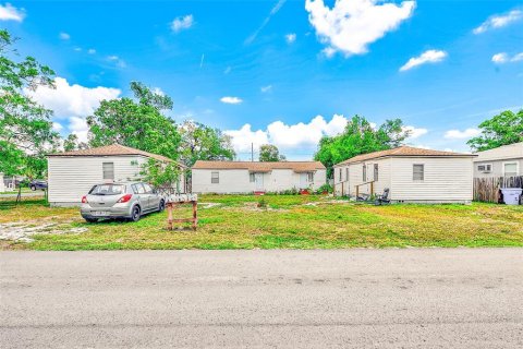 Propiedad comercial en Saint Petersburg, Florida 164.99 m2 № 2097970