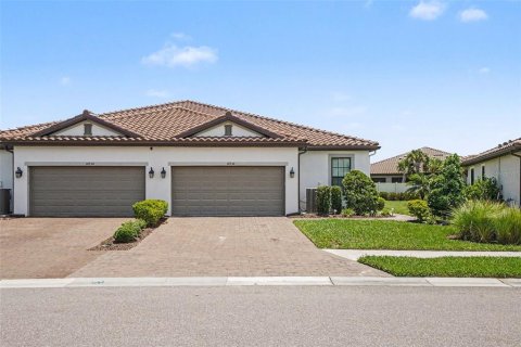 House in Palmetto, Florida 2 bedrooms, 146.97 sq.m. № 2121451