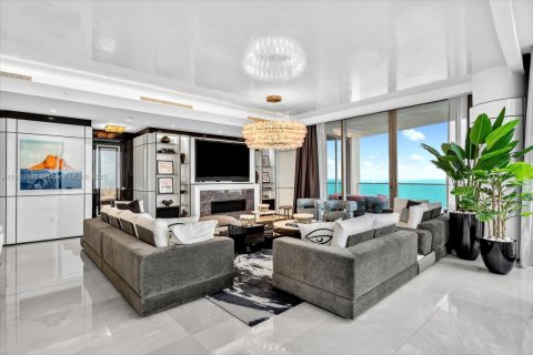 Condominio en venta en Sunny Isles Beach, Florida, 4 dormitorios, 353.31 m2 № 1946043 - foto 1
