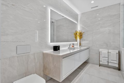 Condominio en venta en Sunny Isles Beach, Florida, 4 dormitorios, 353.31 m2 № 1946043 - foto 17