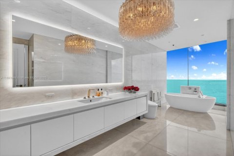 Condominio en venta en Sunny Isles Beach, Florida, 4 dormitorios, 353.31 m2 № 1946043 - foto 19