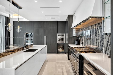 Condominio en venta en Sunny Isles Beach, Florida, 4 dormitorios, 353.31 m2 № 1946043 - foto 12