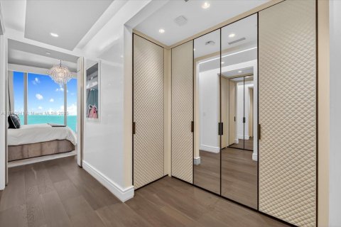Condominio en venta en Sunny Isles Beach, Florida, 4 dormitorios, 353.31 m2 № 1946043 - foto 15
