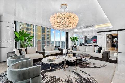 Condominio en venta en Sunny Isles Beach, Florida, 4 dormitorios, 353.31 m2 № 1946043 - foto 2