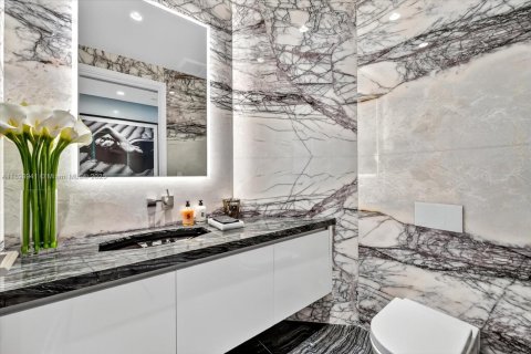 Condominio en venta en Sunny Isles Beach, Florida, 4 dormitorios, 353.31 m2 № 1946043 - foto 25