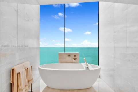 Condominio en venta en Sunny Isles Beach, Florida, 4 dormitorios, 353.31 m2 № 1946043 - foto 20