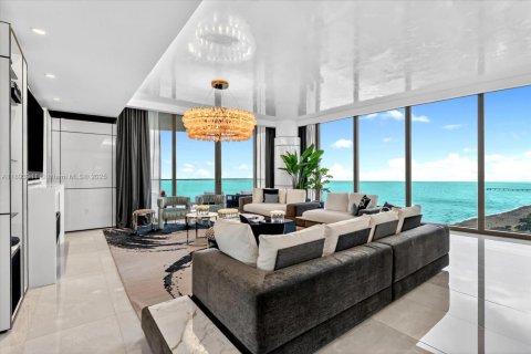 Condominio en venta en Sunny Isles Beach, Florida, 4 dormitorios, 353.31 m2 № 1946043 - foto 3