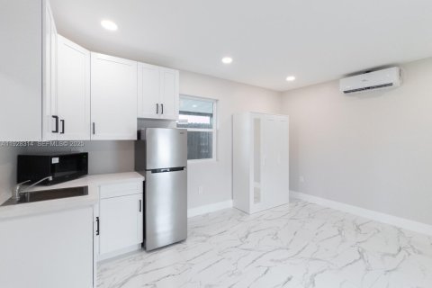 Commercial property in Miami, Florida 24.15 sq.m. № 1986907 - photo 3