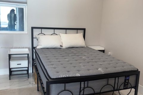 Commercial property in Miami, Florida 24.15 sq.m. № 1986907 - photo 12