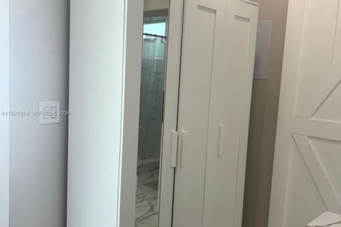 Commercial property in Miami, Florida 24.15 sq.m. № 1986907 - photo 14