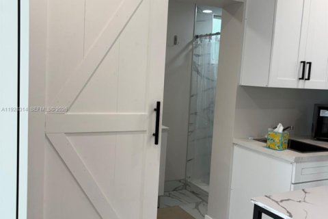 Commercial property in Miami, Florida 24.15 sq.m. № 1986907 - photo 15