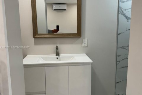 Commercial property in Miami, Florida 24.15 sq.m. № 1986907 - photo 8