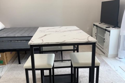 Commercial property in Miami, Florida 24.15 sq.m. № 1986907 - photo 11