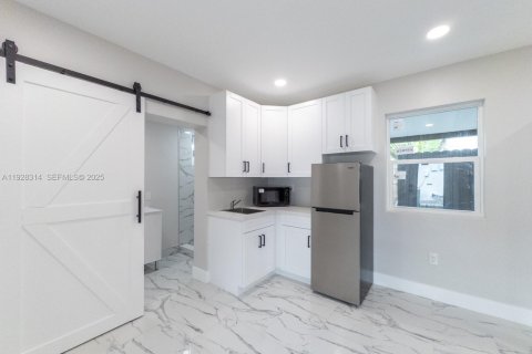 Commercial property in Miami, Florida 24.15 sq.m. № 1986907 - photo 4