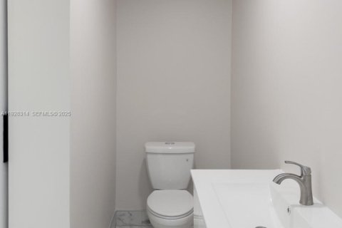 Commercial property in Miami, Florida 24.15 sq.m. № 1986907 - photo 6