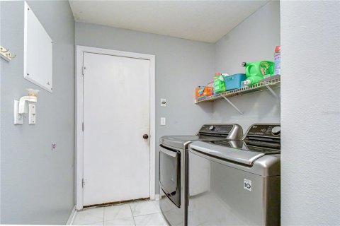 House in Valrico, Florida 5 bedrooms, 223.89 sq.m. № 2198927 - photo 23