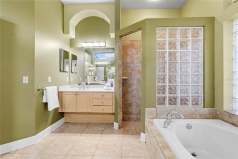 House in Lutz, Florida 4 bedrooms, 294.96 sq.m. № 2429165 - photo 22