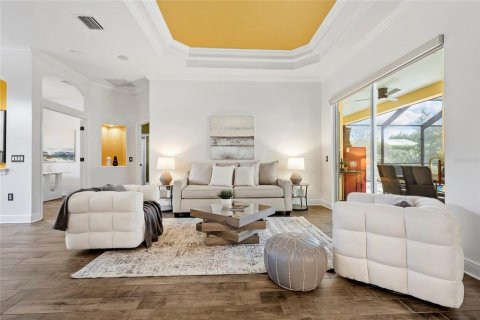 House in Lutz, Florida 4 bedrooms, 294.96 sq.m. № 2429165 - photo 10