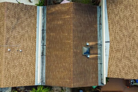 Touwnhouse à vendre à Miami, Floride: 2 chambres, 100.33 m2 № 1955406 - photo 18