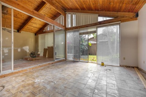 Touwnhouse à vendre à Miami, Floride: 2 chambres, 100.33 m2 № 1955406 - photo 11