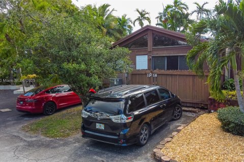 Touwnhouse à vendre à Miami, Floride: 2 chambres, 100.33 m2 № 1955406 - photo 1
