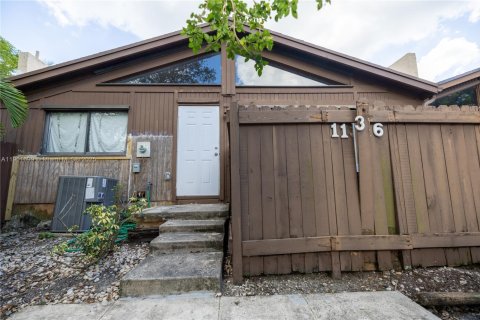 Touwnhouse à vendre à Miami, Floride: 2 chambres, 100.33 m2 № 1955406 - photo 2