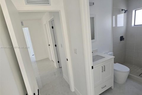 Купить коммерческую недвижимость в Майами, Флорида 220.55м2, № 2009539 - фото 7