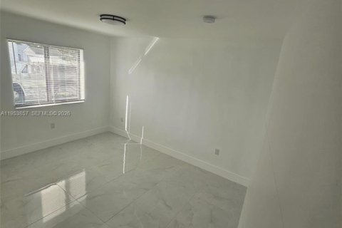 Купить коммерческую недвижимость в Майами, Флорида 220.55м2, № 2009539 - фото 16