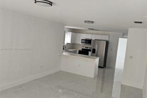 Купить коммерческую недвижимость в Майами, Флорида 220.55м2, № 2009539 - фото 10