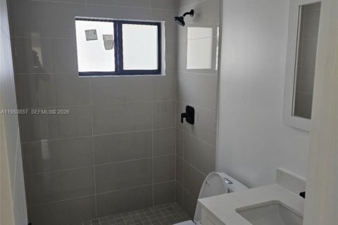 Купить коммерческую недвижимость в Майами, Флорида 220.55м2, № 2009539 - фото 12