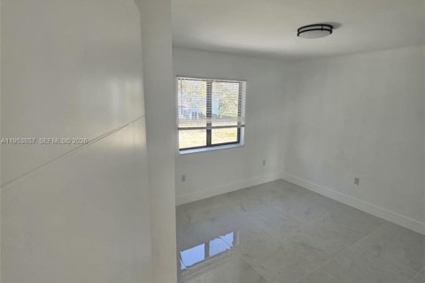 Купить коммерческую недвижимость в Майами, Флорида 220.55м2, № 2009539 - фото 8