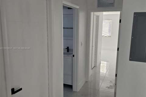 Купить коммерческую недвижимость в Майами, Флорида 220.55м2, № 2009539 - фото 4