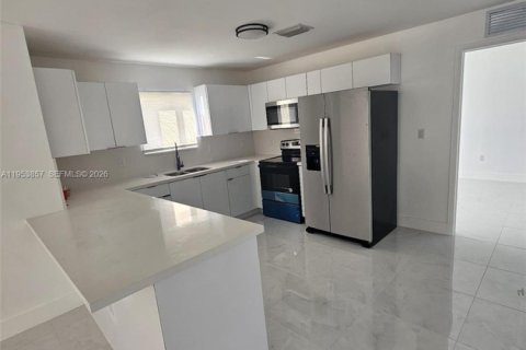 Купить коммерческую недвижимость в Майами, Флорида 220.55м2, № 2009539 - фото 6