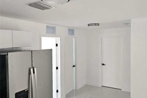 Купить коммерческую недвижимость в Майами, Флорида 220.55м2, № 2009539 - фото 11