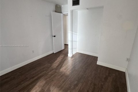 Condominio en venta en Hialeah, Florida, 2 dormitorios, 80.82 m2 № 1937754 - foto 18