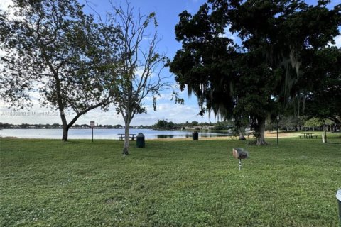 Condominio en venta en Hialeah, Florida, 2 dormitorios, 80.82 m2 № 1937754 - foto 28