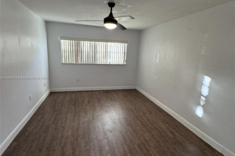 Copropriété à vendre à Hialeah, Floride: 2 chambres, 80.82 m2 № 1937754 - photo 21