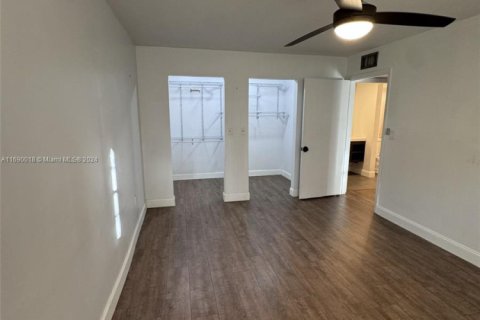 Condominio en venta en Hialeah, Florida, 2 dormitorios, 80.82 m2 № 1937754 - foto 20