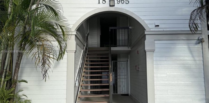 Condominio en Hialeah, Florida, 2 dormitorios № 1937754