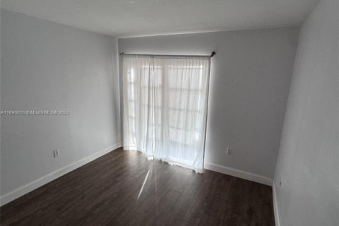 Condominio en venta en Hialeah, Florida, 2 dormitorios, 80.82 m2 № 1937754 - foto 17